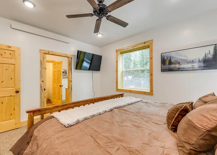 Covered Patio, Creek & Mtn Views: Nature Hub Holiday home