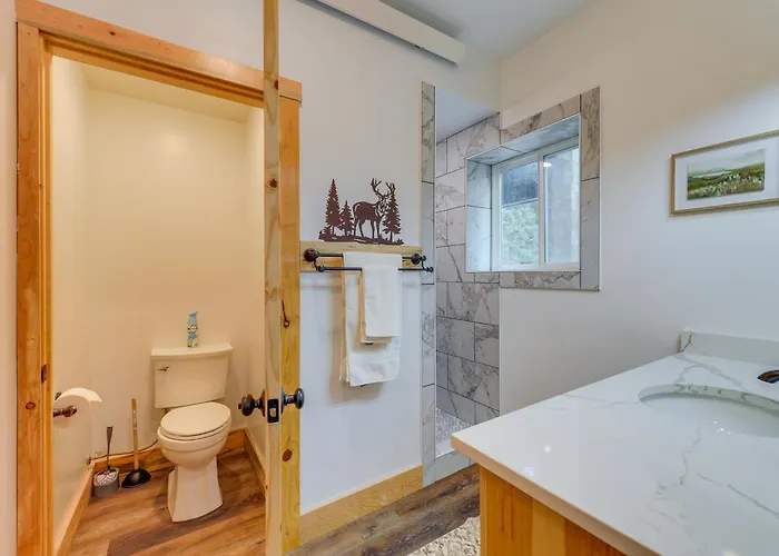 Holiday home Covered Patio, Creek & Mtn Views: Nature Hub *