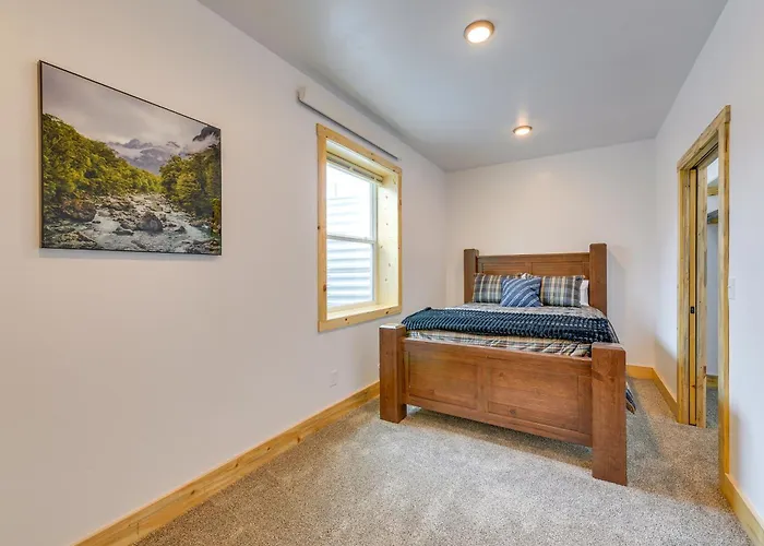 Covered Patio, Creek & Mtn Views: Nature Hub Holiday home *