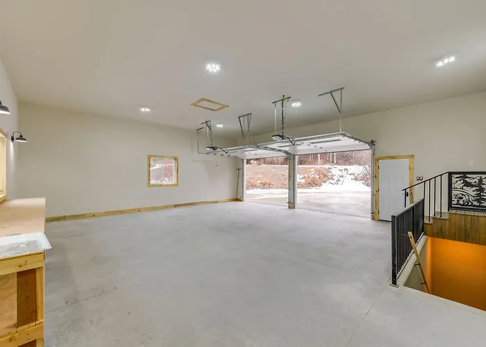 Covered Patio, Creek & Mtn Views: Nature Hub *