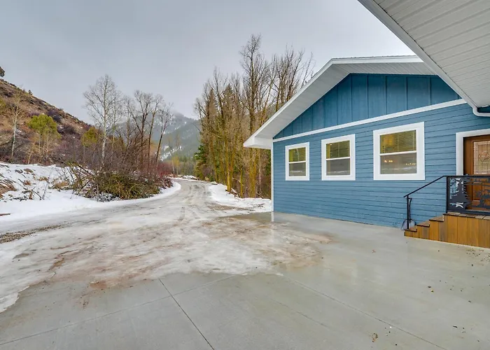 Covered Patio, Creek & Mtn Views: Nature Hub Holiday home *